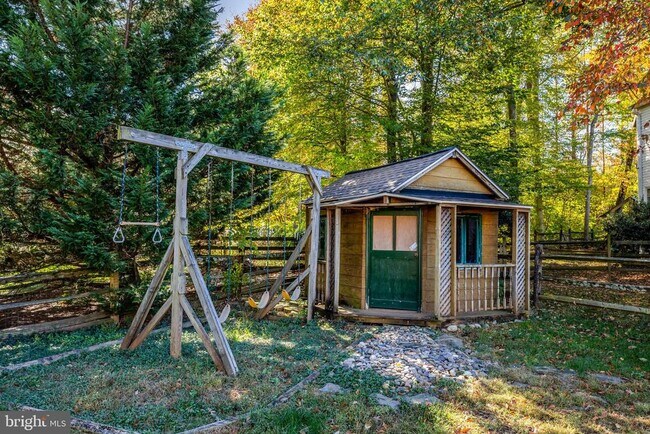 Building Photo - 47001 Smithwood Ct
