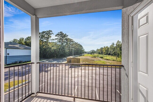 Building Photo - Snow Birds & TDY! Fully furnished 2 bed condo!