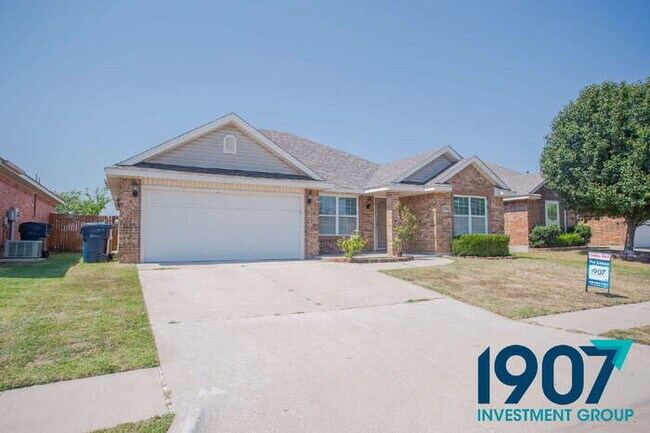 Building Photo - Sacious 4-Bedroom Home with Open Layout!