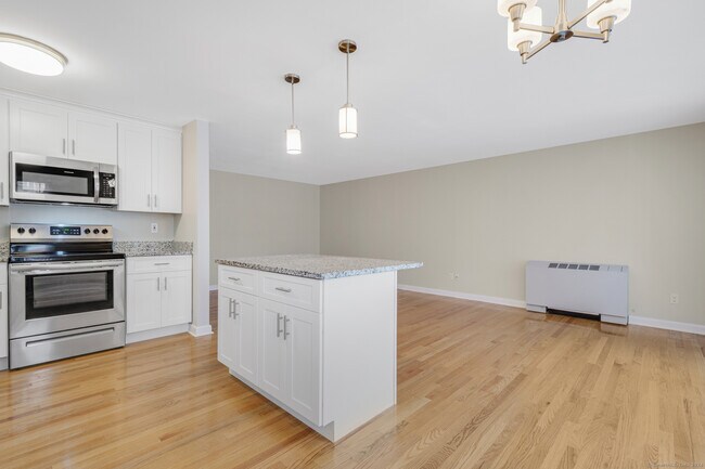 Building Photo - 115 S Main St