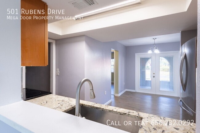 Building Photo - 501 Rubens Dr