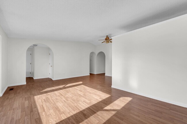 Building Photo - One Level Home in Stead