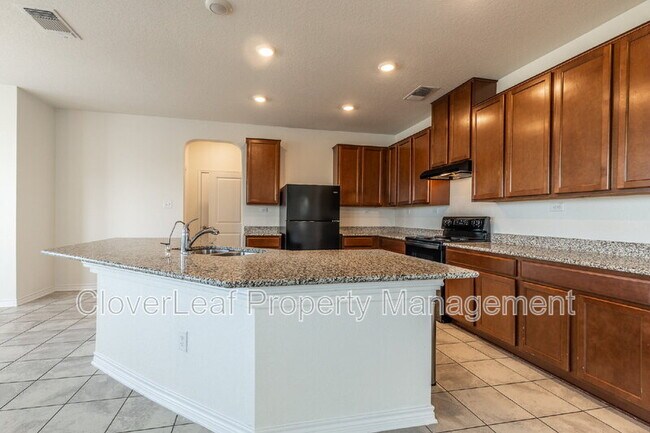 Building Photo - 308 Rustic Springs