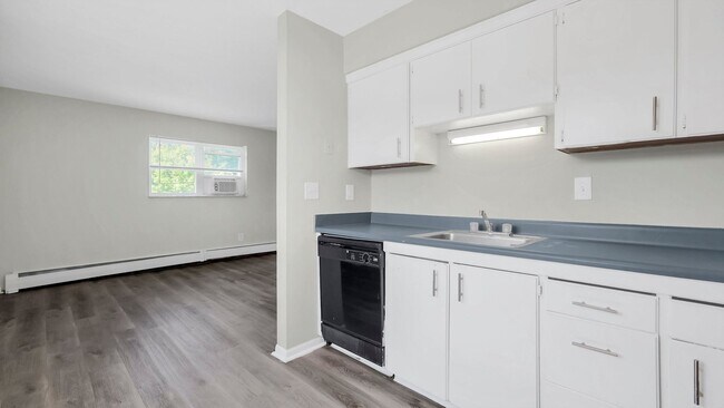 Building Photo - 2405-B Belcher Dr