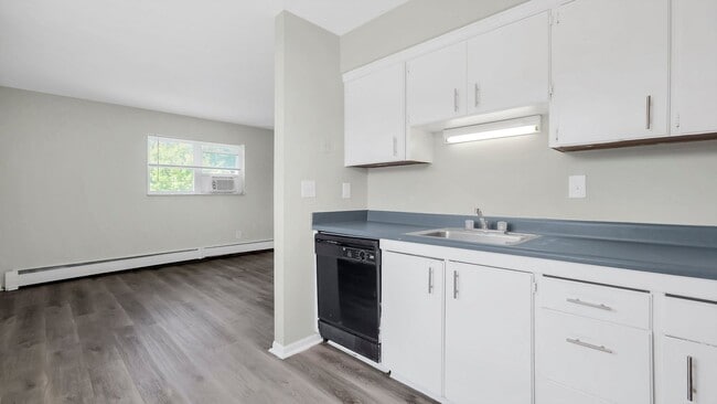 Building Photo - 2405 Belcher Dr