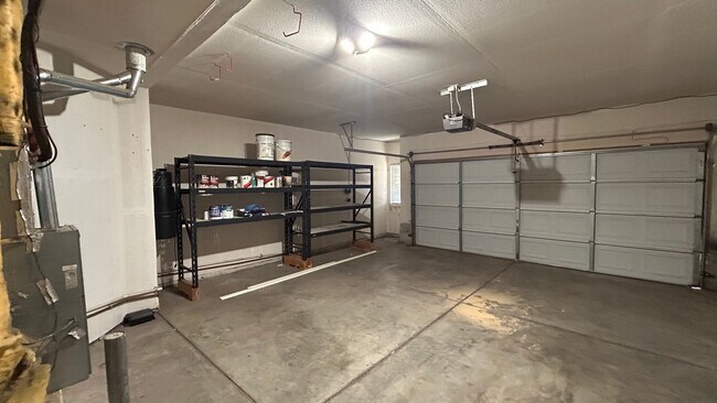 Building Photo - Just listed