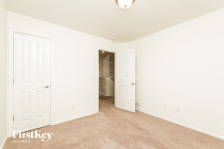 Building Photo - 10142 Luneth Dr
