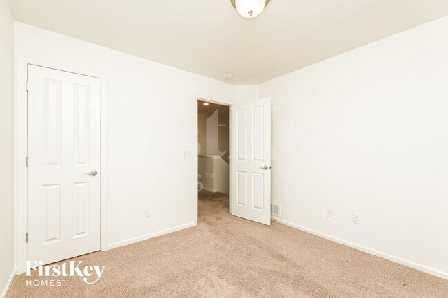 Building Photo - 10142 Luneth Dr