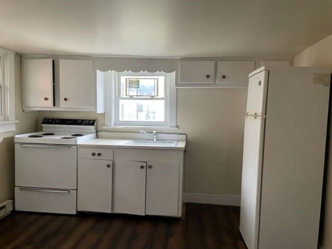 Building Photo - 2nd Floor 1 Bedroom 1 Bathroom Apartment F...