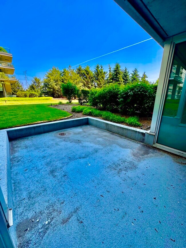 Building Photo - 9655 Woods Dr