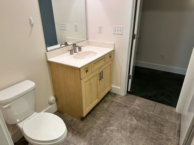 Building Photo - Adorable Studio Apartment in Plaza Midwood!!