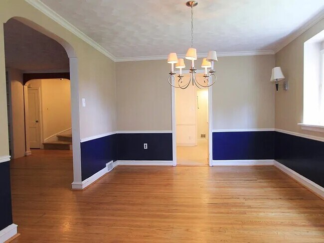 Building Photo - 233 Forrest Ave