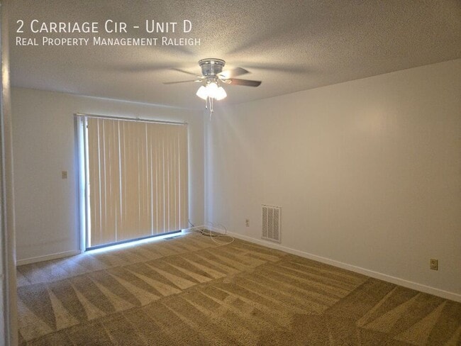 Building Photo - 2 Carriage Cir