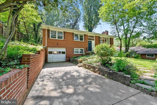 Building Photo - 3035 Hazelton St