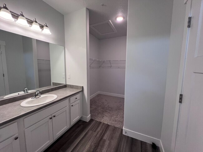 Building Photo - 338 W 410 N St