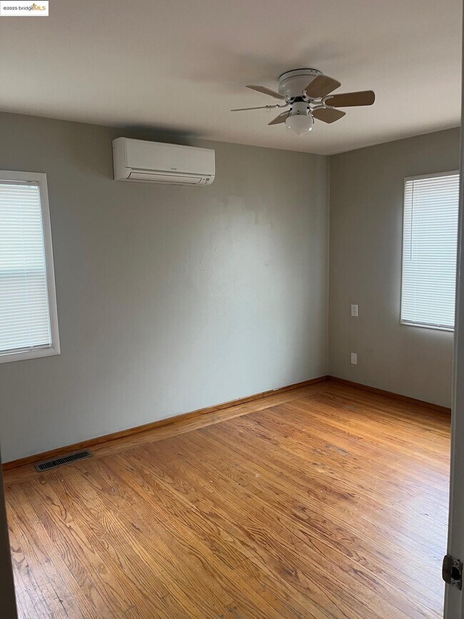 Building Photo - 161 Sequoia Dr