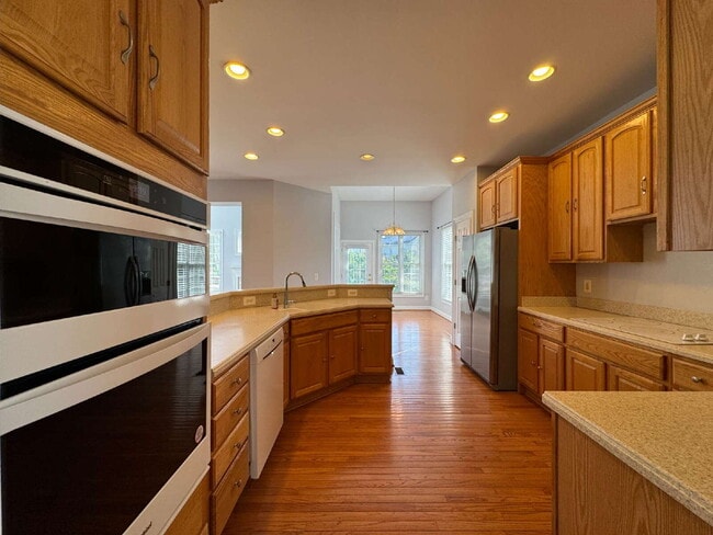 Building Photo - Spacious Elegance in Gated Piedmont!