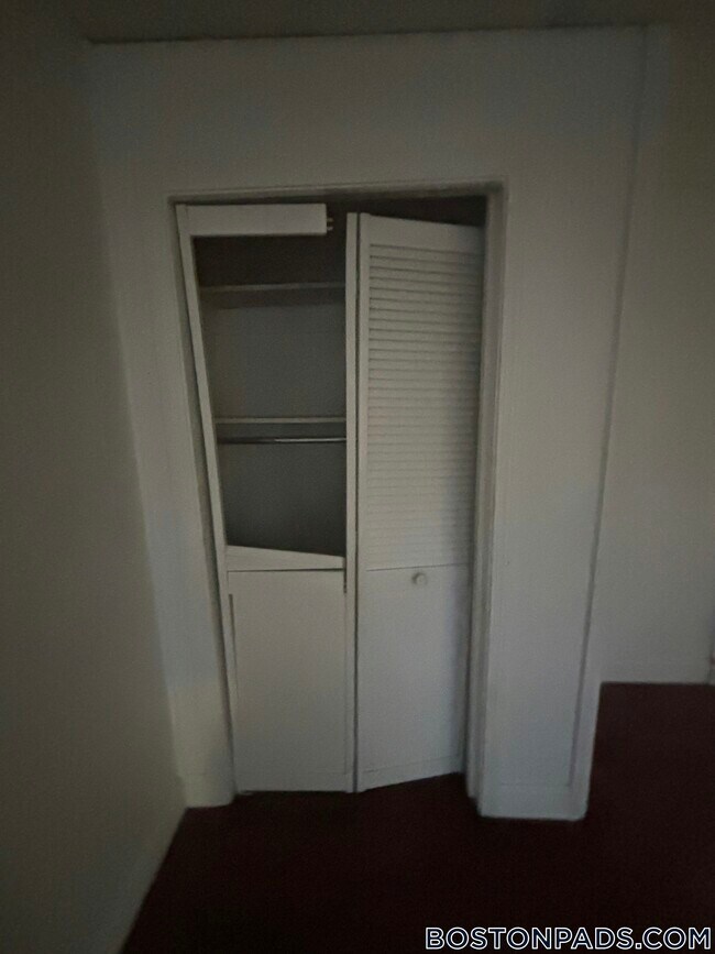 Building Photo - 289 Chelsea St