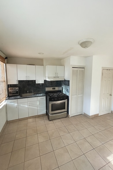 Kitchen - 85 Laidlaw Ave