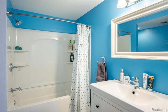 Building Photo - 41063 Millbrook Dr