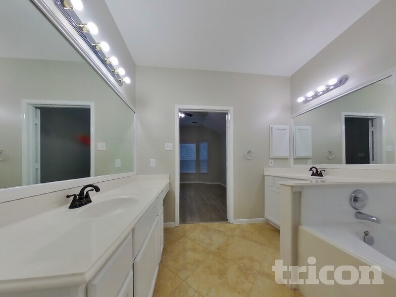 Building Photo - 3014 Rolling Fog Dr