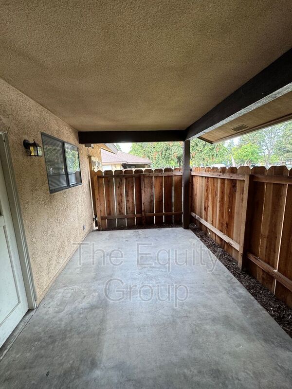 Building Photo - 4603 W Cypress Ave