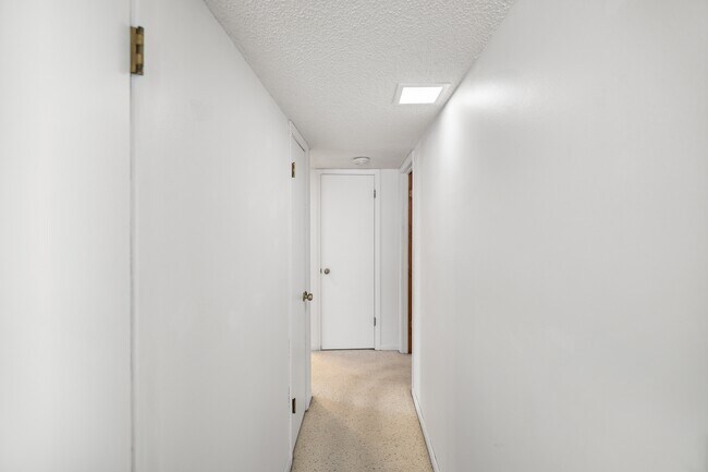 Building Photo - 206 Cedar Ridge Way