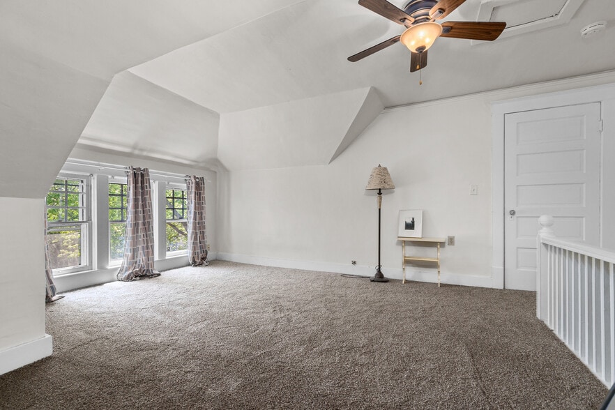 Building Photo - 601 S Walnut St