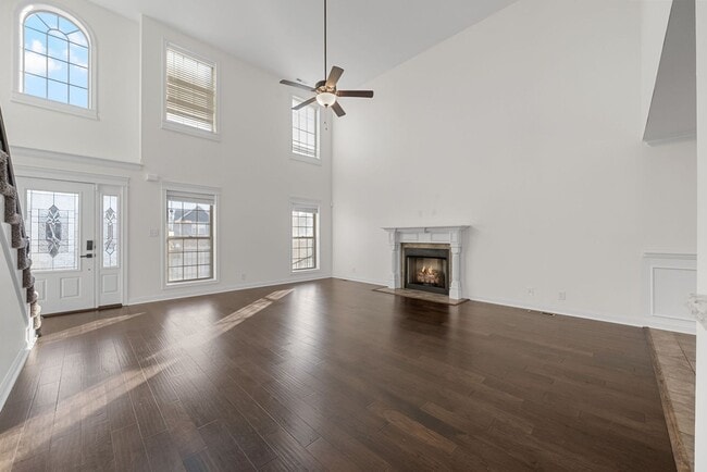Building Photo - Pet Friendly Four Bedroom with Bonus!