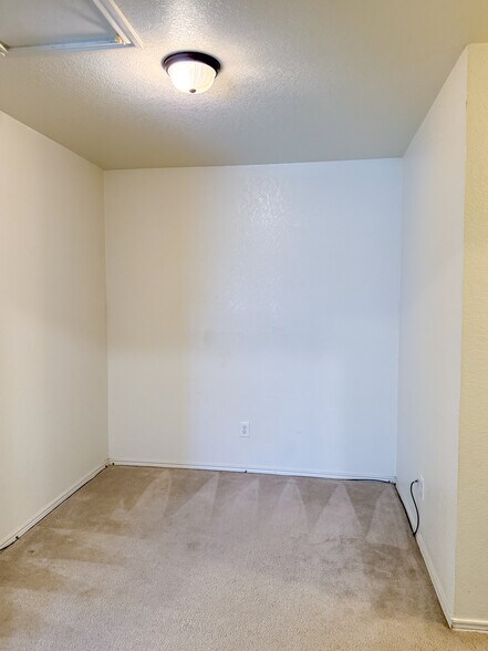 Building Photo - 427 Orchard Willow
