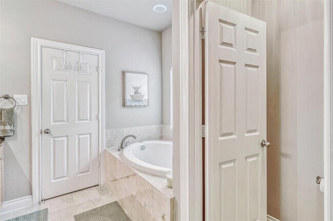 Building Photo - 9113 Creekstone Lake Dr