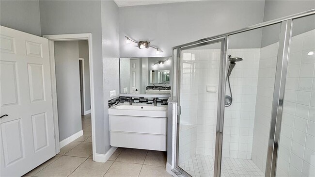 Building Photo - 4860 Chalfont Dr