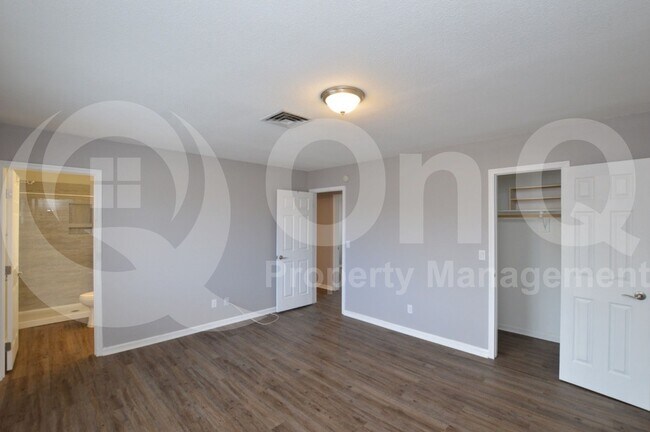 Building Photo - 2113 W Tyson St