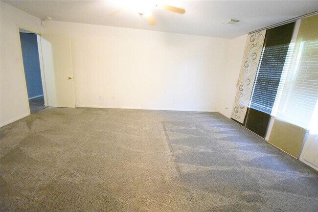 Building Photo - 10942 Heather Trail Dr