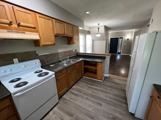 Building Photo - Charming 3-Bedroom Home in Washington Weat...