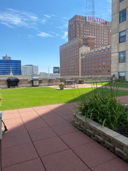 Building Photo - 606 W Wisconsin Ave