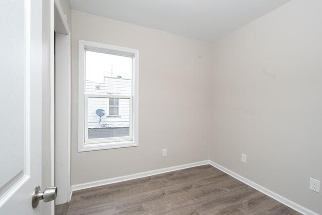 Building Photo - 719 5th Ave