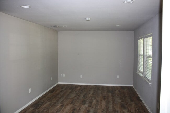 Building Photo - 1711 None