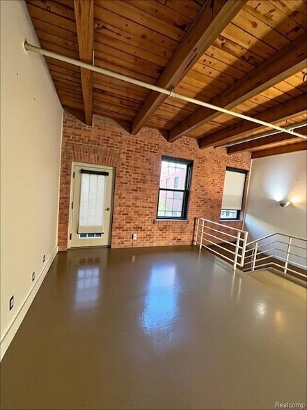 Building Photo - 6533 E Jefferson Ave