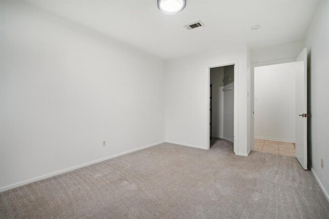 Building Photo - 3106 E Palm Valley Blvd