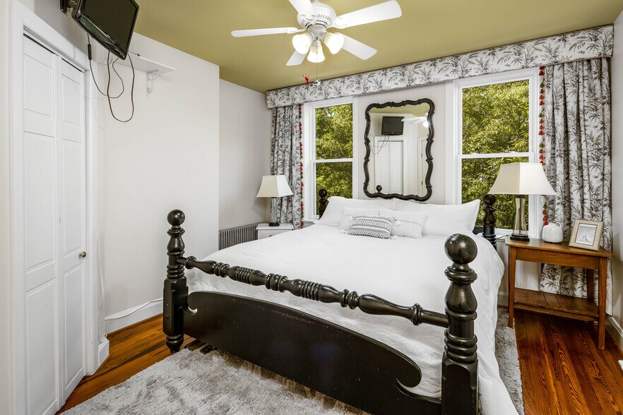 Building Photo - 903 S Potomac St