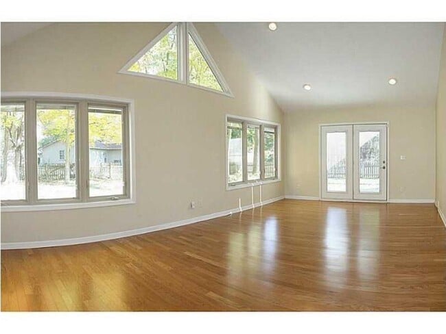 Building Photo - 3424 E 98th St