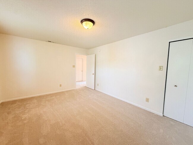 Building Photo - 1795 Feather Reed Ln