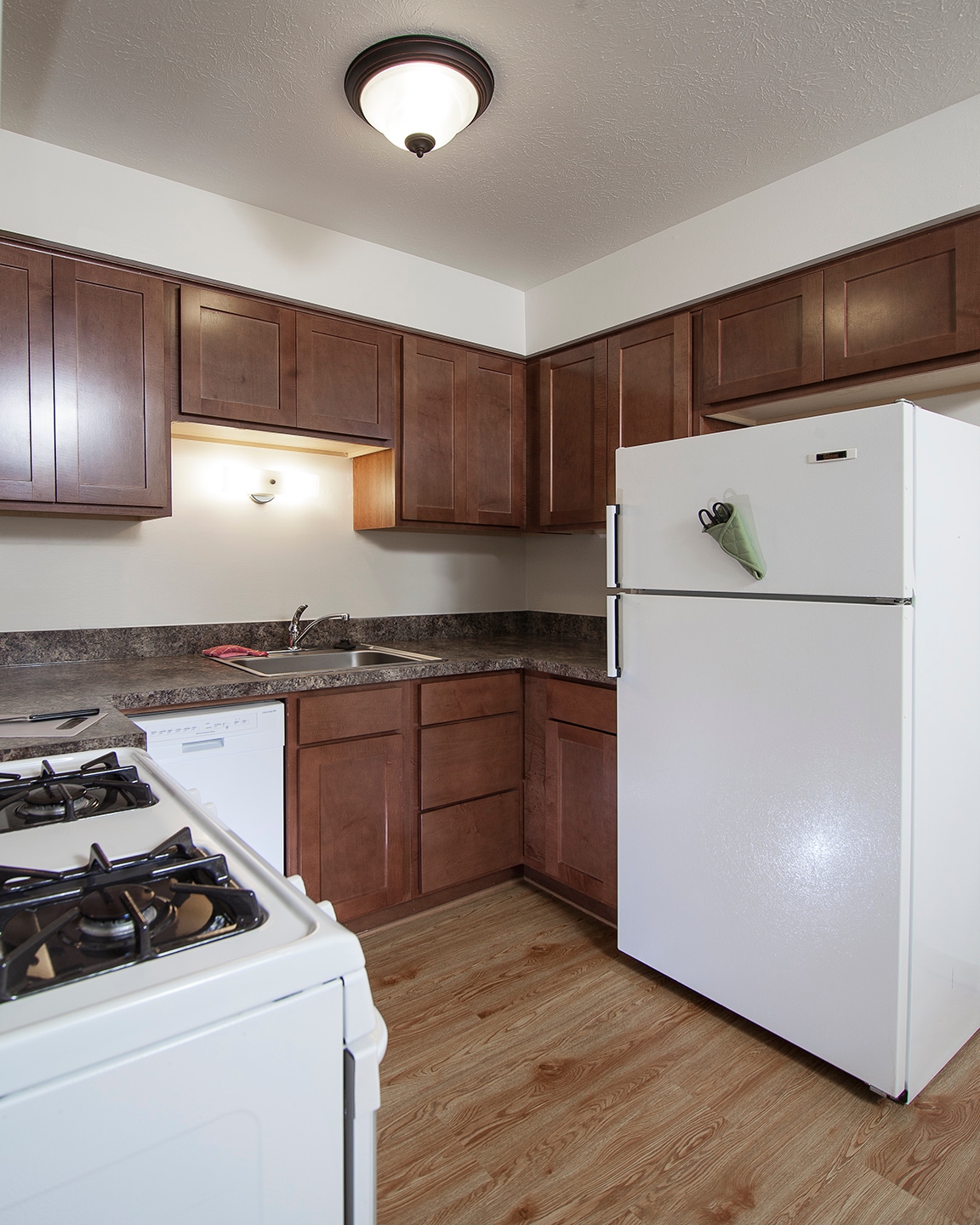 Building Photo - Holiday Center Apartments