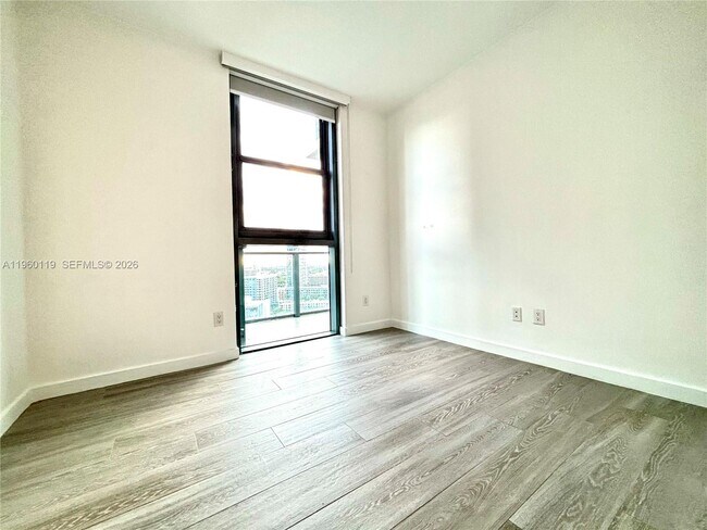 Building Photo - 501 NE 31st St