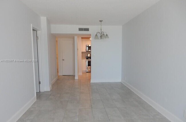 Building Photo - 400 N Surf Rd