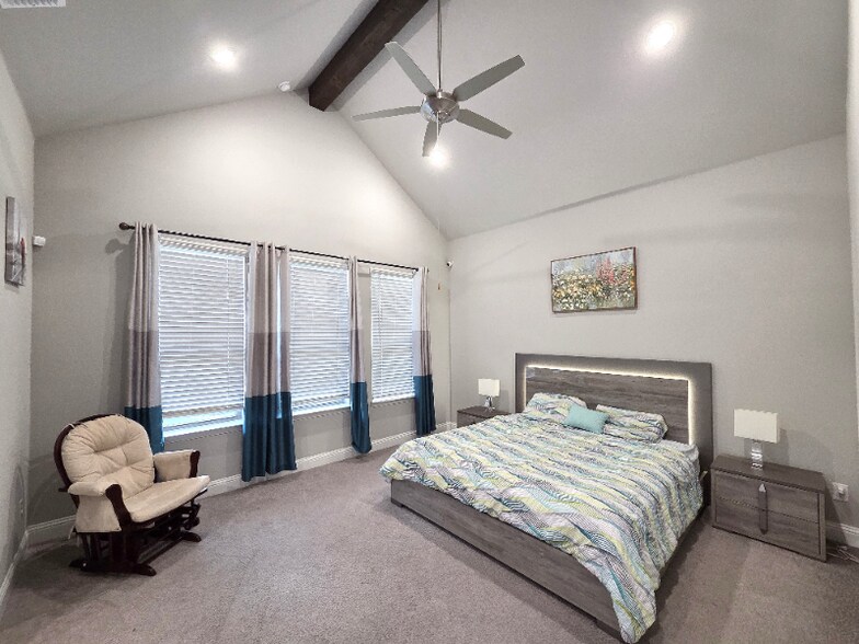 Building Photo - 8066 Glastonbury Dr
