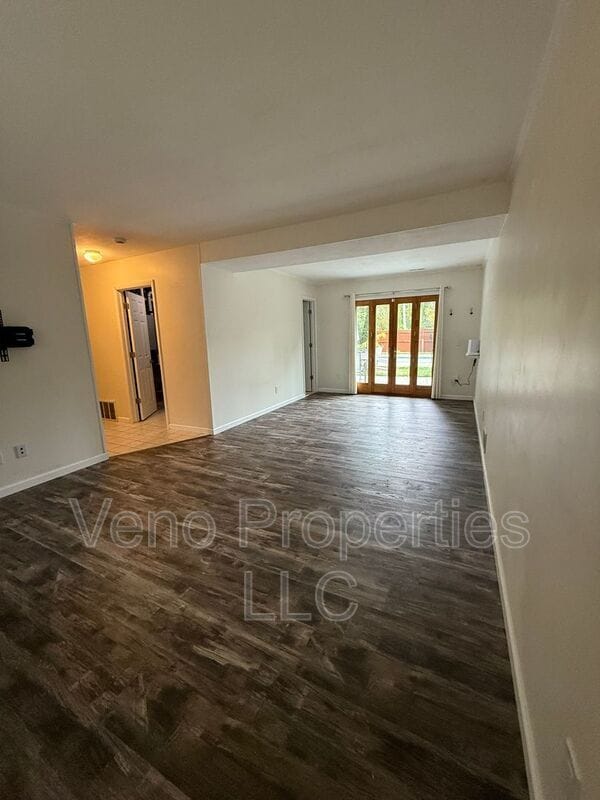 Building Photo - 5 Barkwood Ln