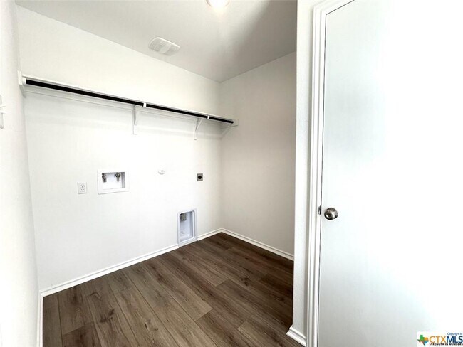 Building Photo - 296 Gypsum Vly