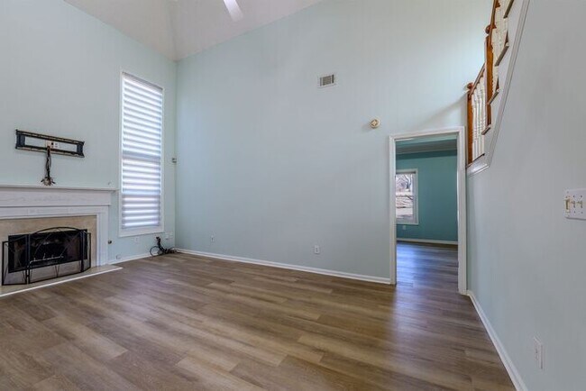 Building Photo - 3890 Cherry Ridge Walk